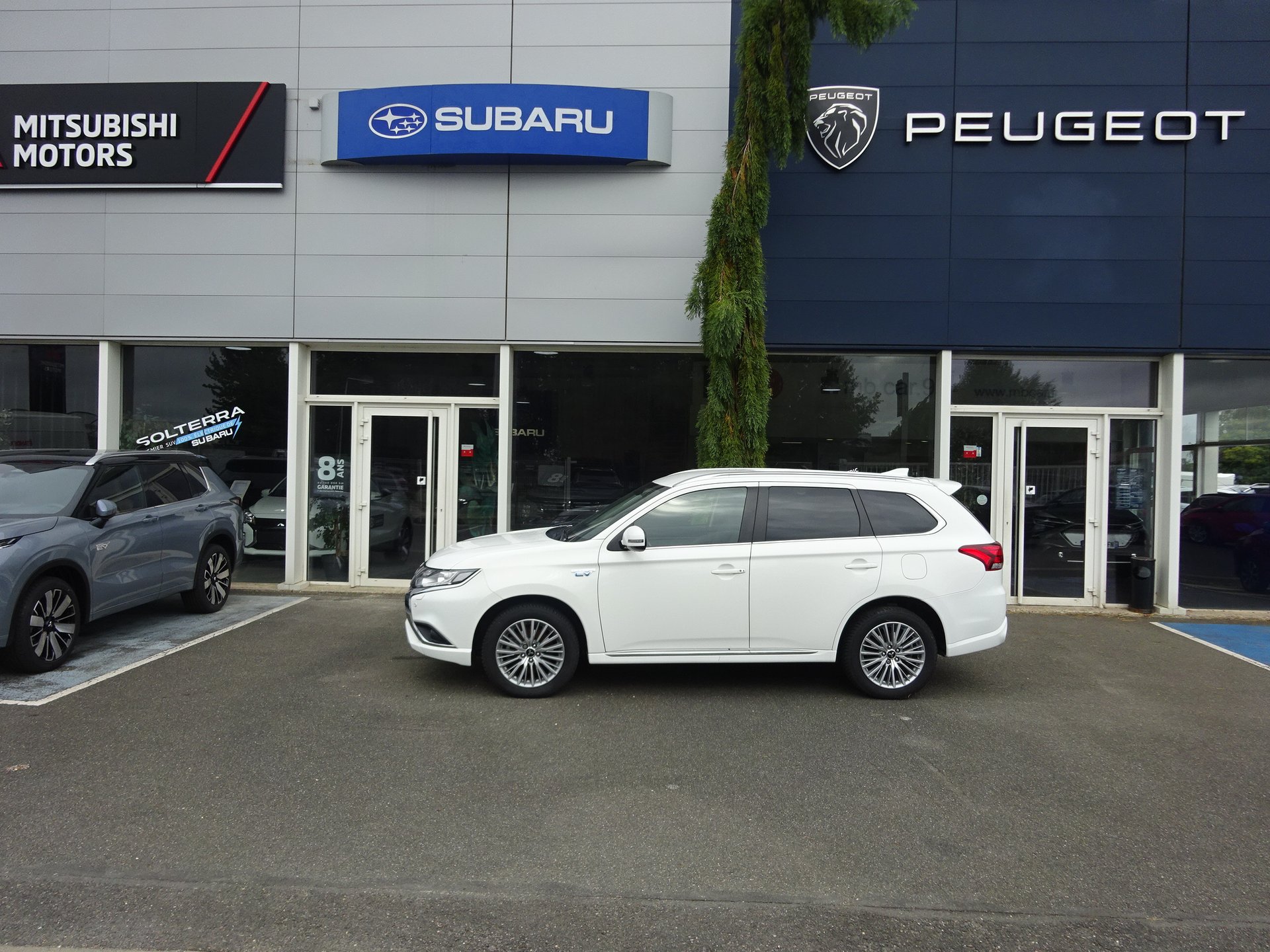 Mitsubishi OUTLANDER (2020)